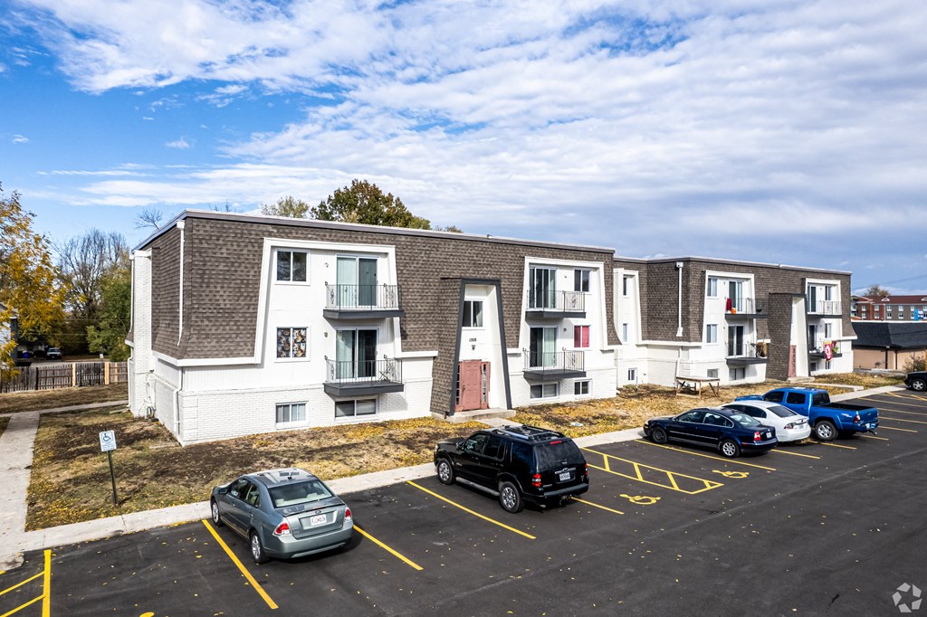 Photo of apartment building exterior in Kansas City.