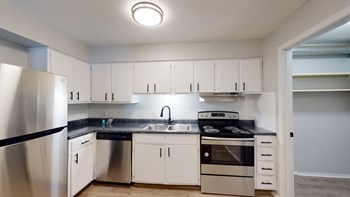 607 Southwest 2nd Street 1-2 Beds Apartment for Rent - Photo Gallery 2