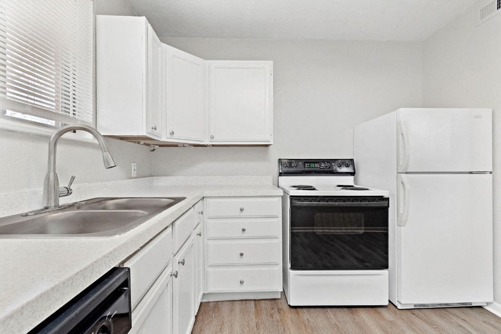 full sized kitchen with appliances