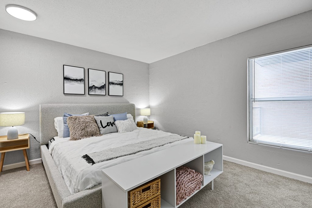 large bedroom with plush carpet overlooking the kansas city missouri skyline kcmo near the river market