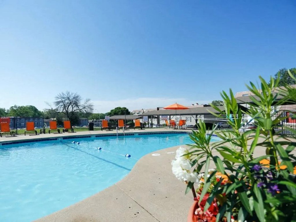 Photo of swimming pool and leasing office in Kansas City.