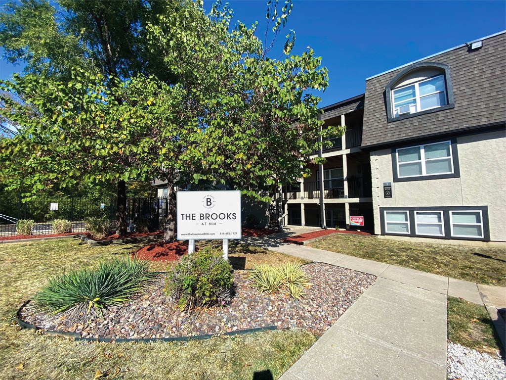 exterior front office at the brooks at 808 in kansas city mo