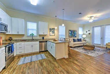 8685 Baymeadows Rd E 1-2 Beds Apartment for Rent - Photo Gallery 1