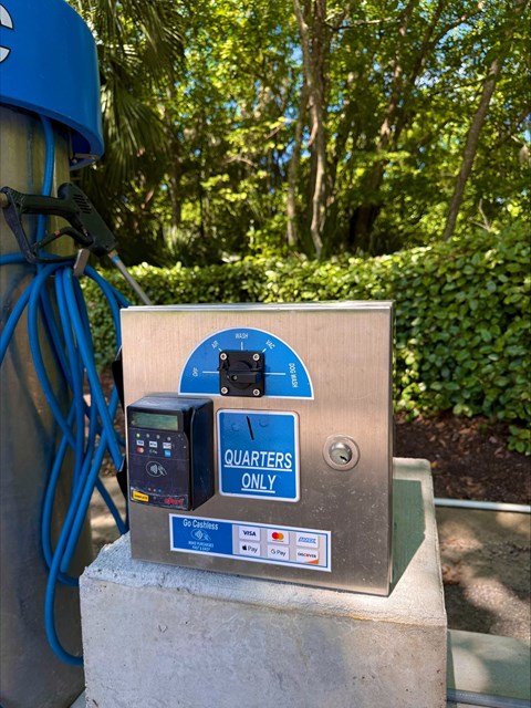 A parking meter with a sign that says "Quarters Only" on it.