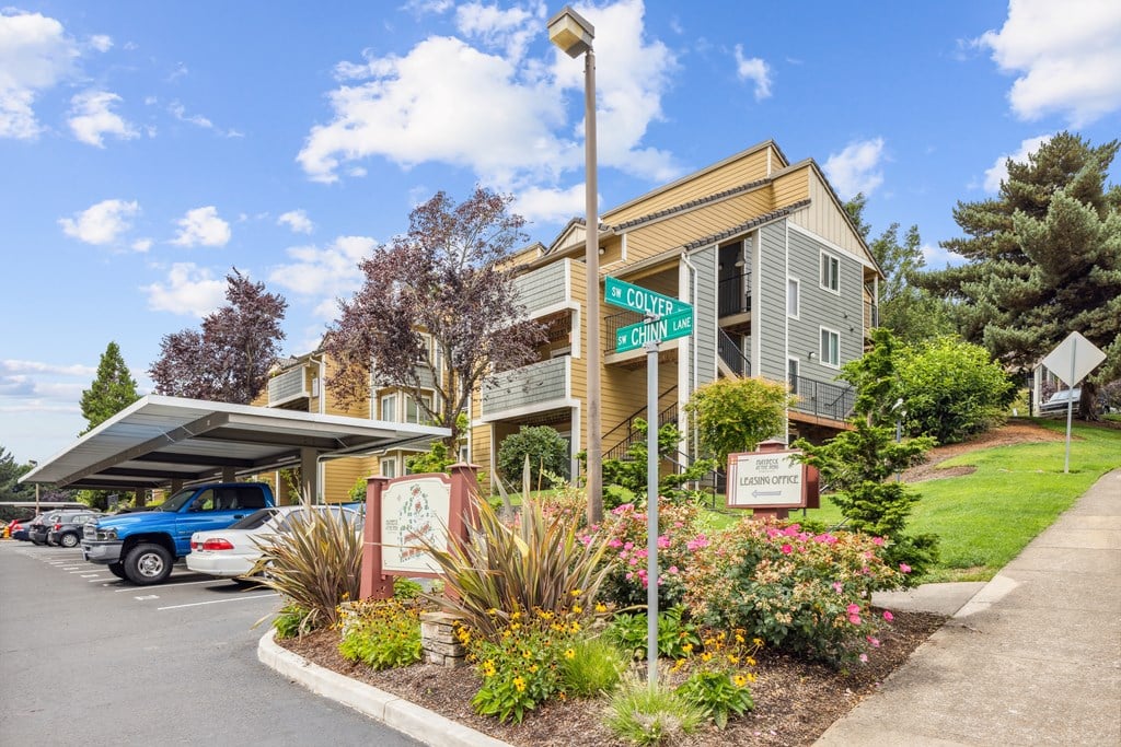 Maybeck at the Bend exterior and parking