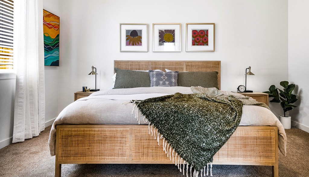 TheFarmstead_Eugene_OR_Cottage_2x2_MainBed