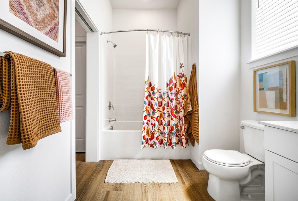 TheFarmstead_Eugene_OR_Cottage_1x1_Bath