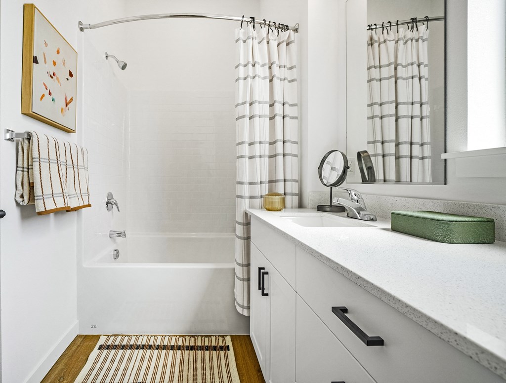 TheFarmstead_Eugene_OR_Cottage_2x2_Bath