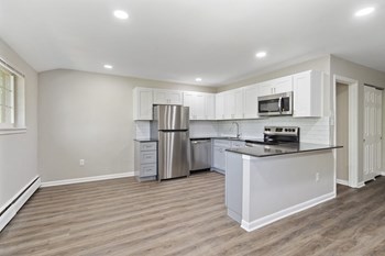 Rolling Green Apartments Renovated Kitchen and Dining Room - Photo Gallery 4