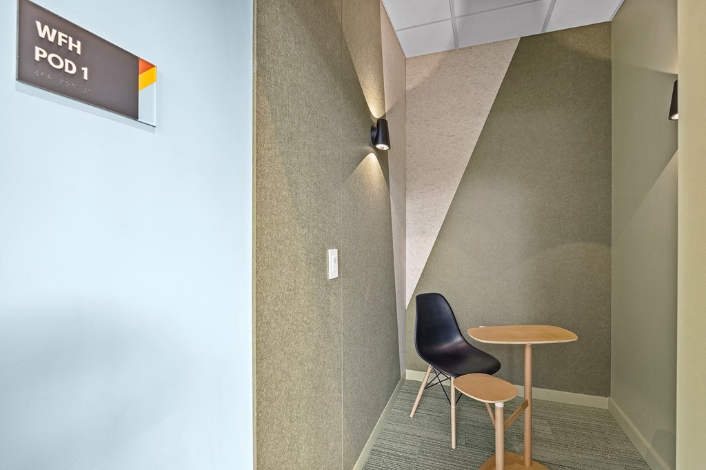 Strata_Bend_OR_WorkRoom