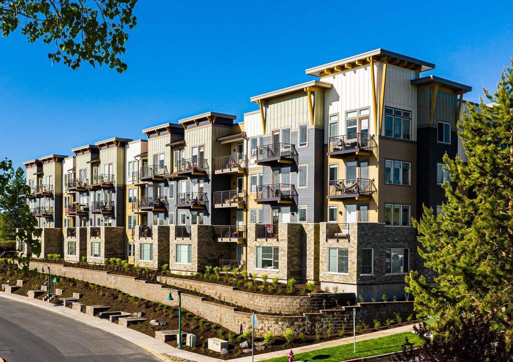 TheEddy_Bend_OR_Ext_Facade_2