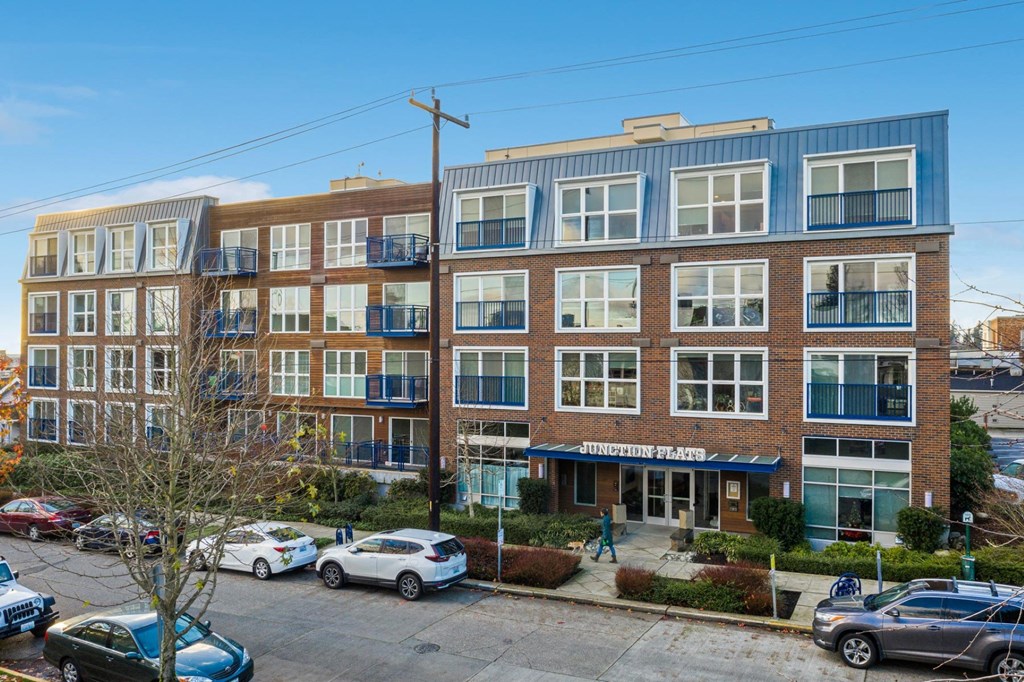 Junction Flats & Landing Apartments Exterior Building