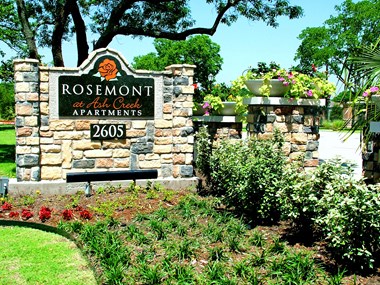Rosemont at Ash Creek Apartments Exterior Monument Sign