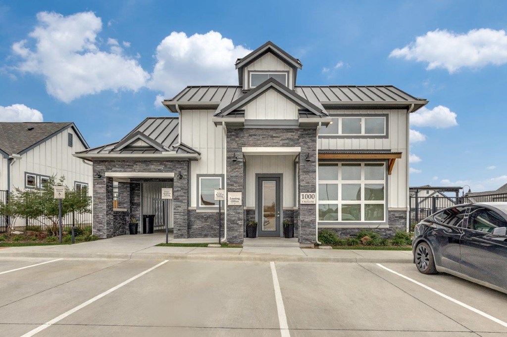 Horizon at Ridgeview Clubhouse Exterior