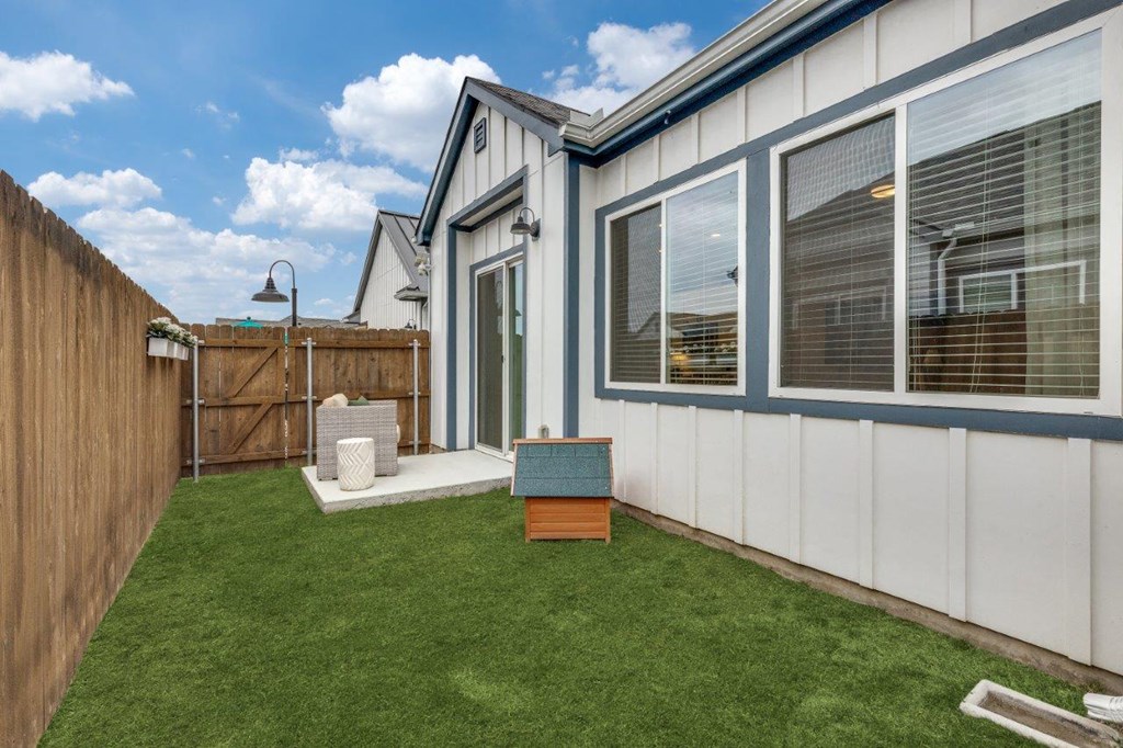 Horizon at Ridgeview Exterior and Private Yard