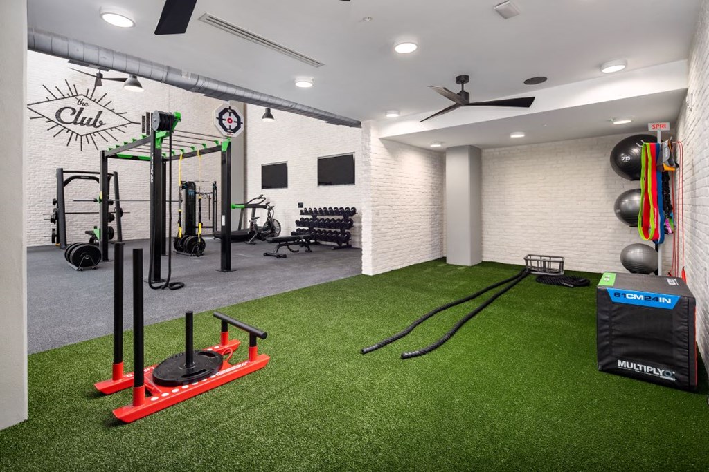 this is a photo of the gym at harvard square apartments in dallas, tx