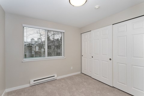 Novela Apartments Bedroom with Window and Closet Doors