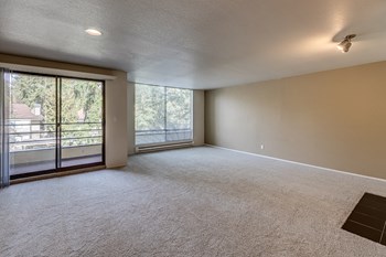 12 Central Square Open Living Room - Photo Gallery 6