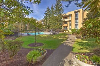 12 Central Square Pathway - Photo Gallery 9
