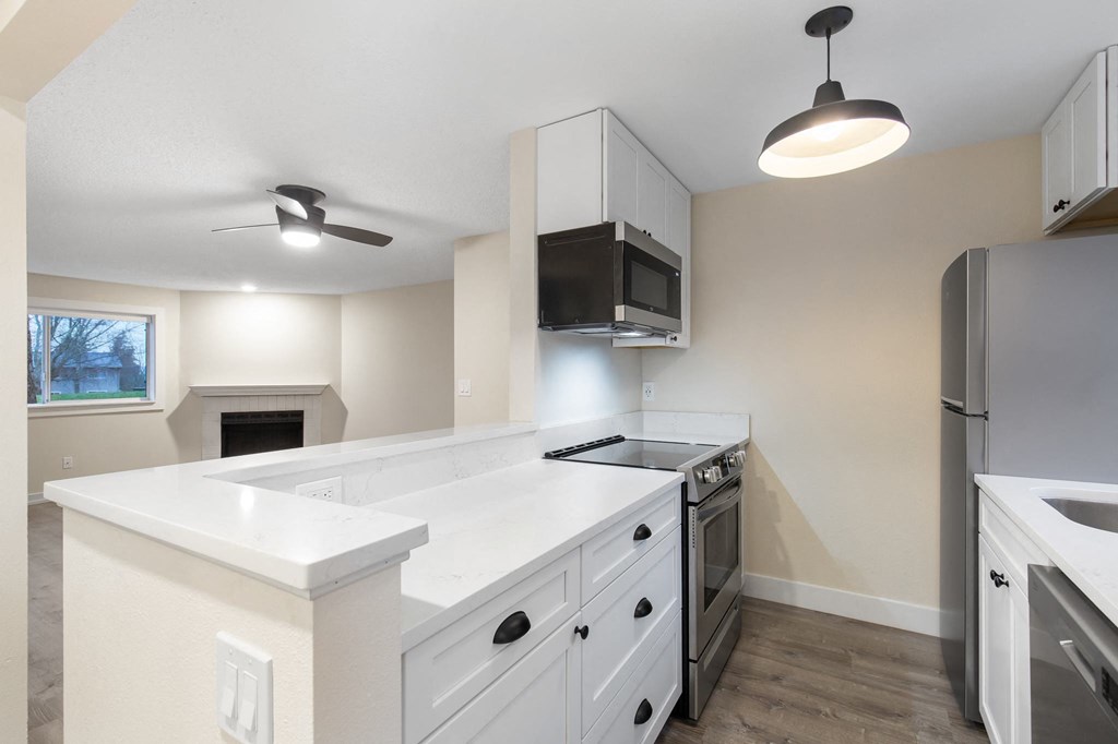 The Reserve at Bucklin Hill Apartments kitchen