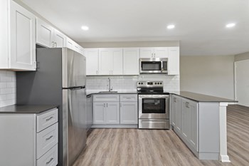 Rolling Green Apartments Renovated Kitchen - Photo Gallery 6