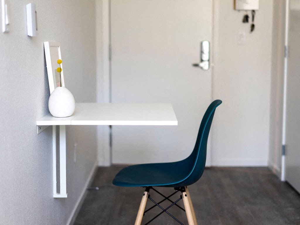 a desk and a chair in a room