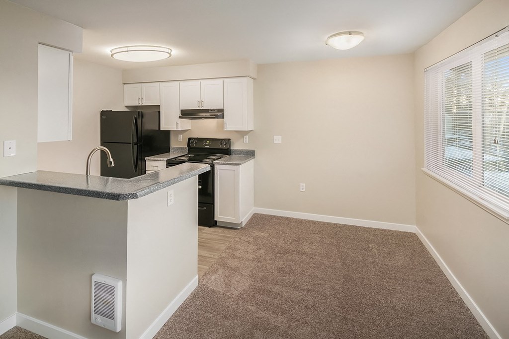 Keyway Apartments in Port Orchard, Washington Kitchen and Dining Area