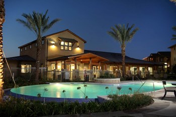 Villas at Sundance Clubhouse Exterior and Pool - Photo Gallery 6