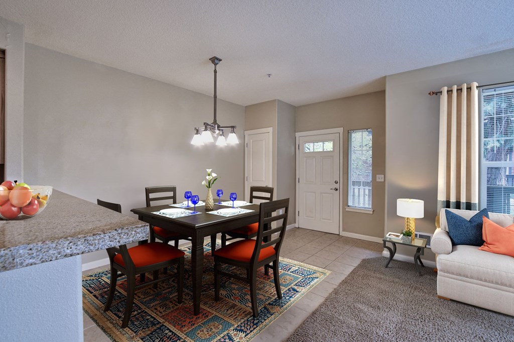 LookoutAtTheRidge_Washougal_WA_Inerior_Staged Dining ROom