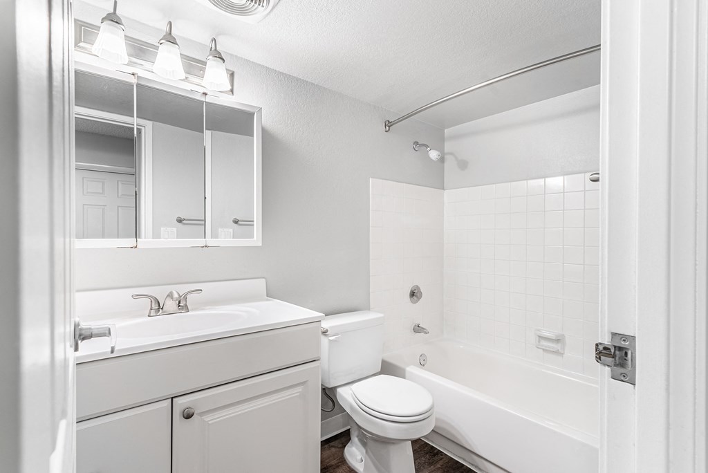 Luxe at Meridian Apartments Bathroom