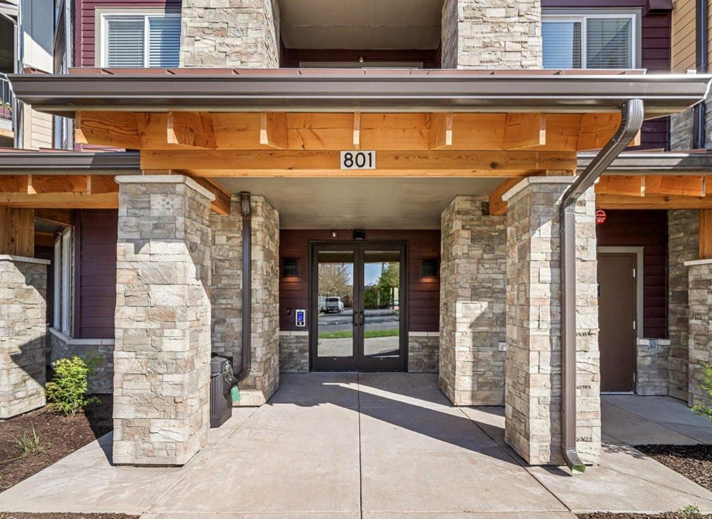 TheEddy_Bend_OR_Ext_Entrance