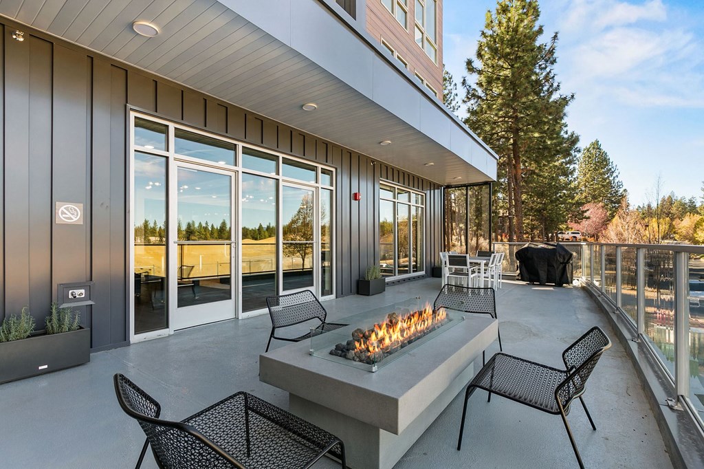 TheNest_Bend_OR_Exterior_Amenity_Fire