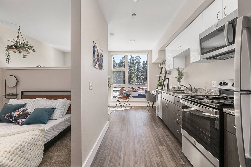 TheNest_Bend_OR_Interior_Model_206_EntryView