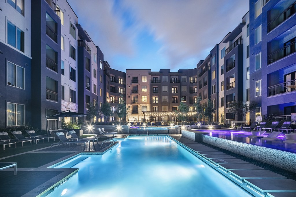 Aura Thirty2 Apartments Swimming Pool