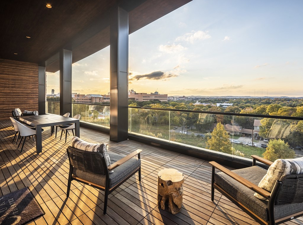 Aura Thirty2 Apartments Exterior Patio