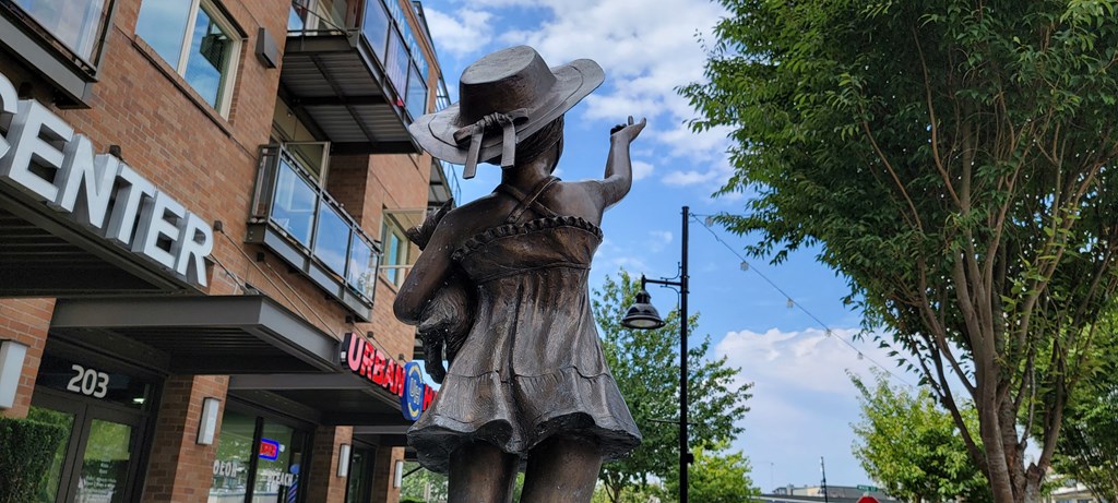 Voda Apartment Statue outside enterance