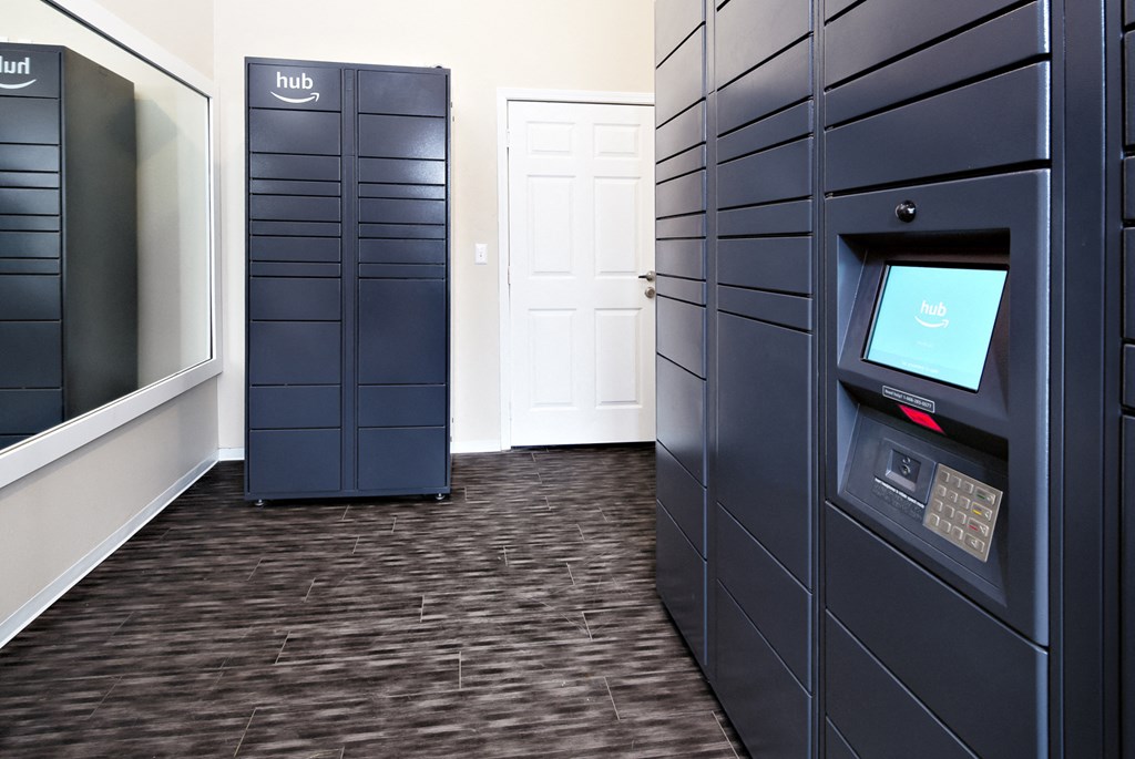 Echo Mountain Apartments Parcel Lockers