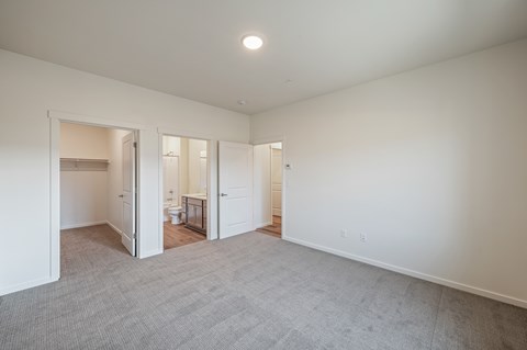 Master bedroom with ensuite bathroom and walk-in closet at Gateway Apartments, East Wenatchee, WA 98802
