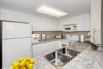 TownhomesView_Clackamas_OR_Interior_VirtuallyStaged_Kitchen - Photo Gallery 5