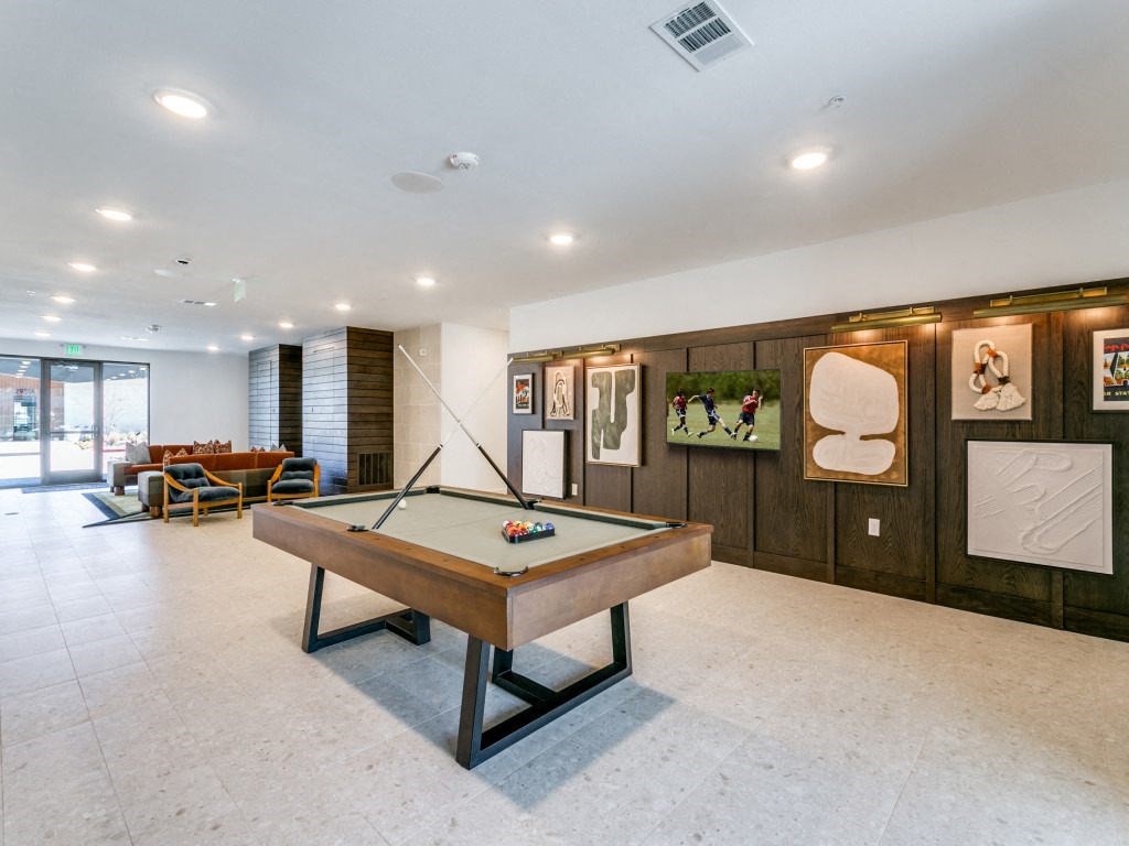 the preserve at ballantyne commons pool table in the lobby