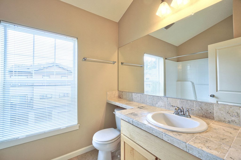 LookoutAtTheRidge_Washougal_WA_Interior_Bathroom