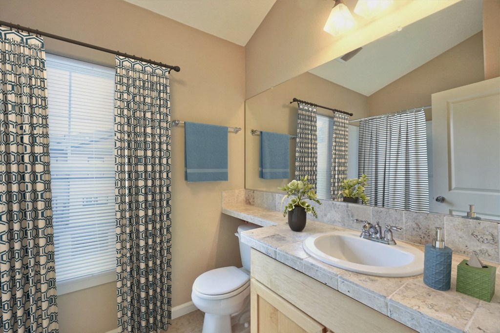 Washougal, WA Lookout at the Ridge Apartments staged bathroom 2