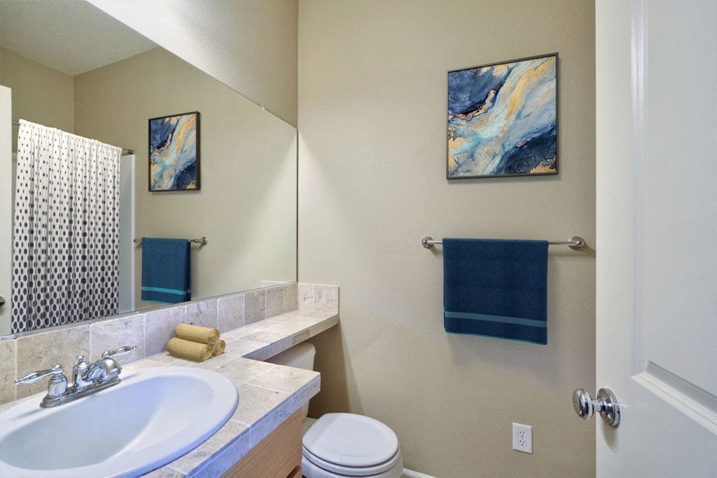 Washougal, WA Lookout at the Ridge Apartments staged bathroom 1