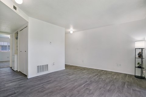 105 S Fairfield Rd E 1-2 Beds Apartment for Rent