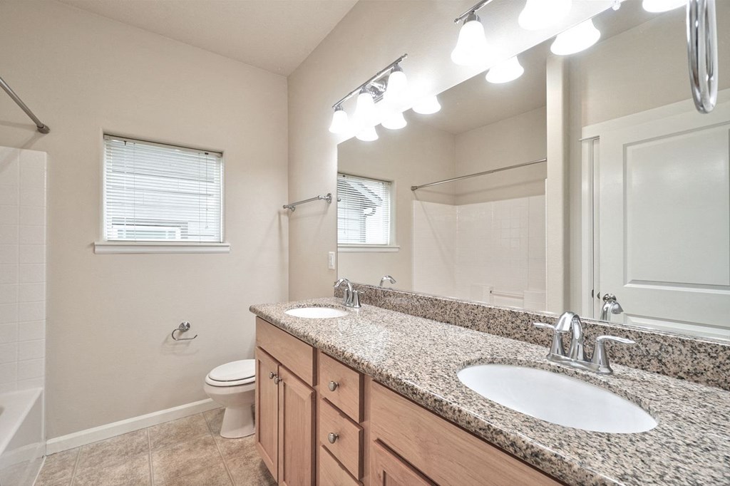 LookoutAtTheRidge_Washougal_WA_Interior_Bathroom