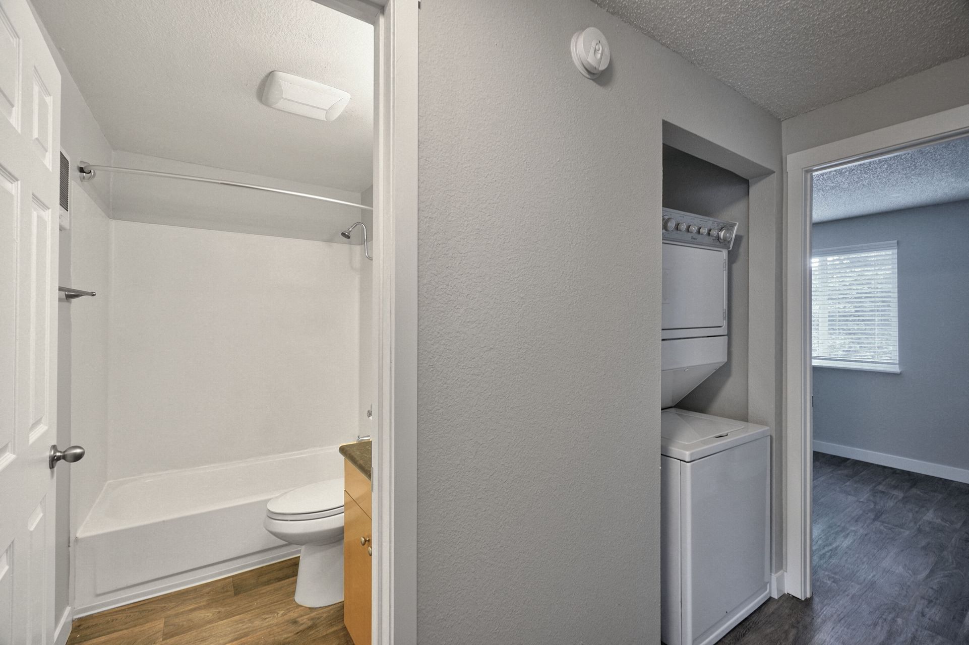 The Goose Aloha, Oregon Hallway with View of Bathroom and Washer and Dryer