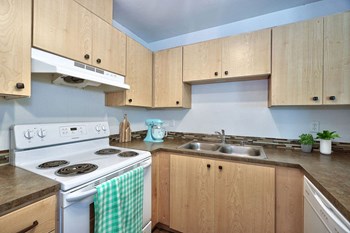 Parc Central_Vancouver WA_ Apartment staged kitchen