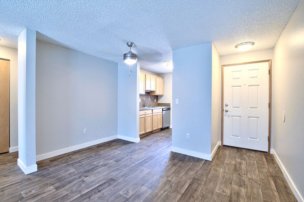 The Goose Aloha, Oregon dining room