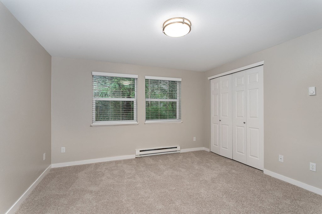 Novela Apartments Bedroom with Window and Closet Doors