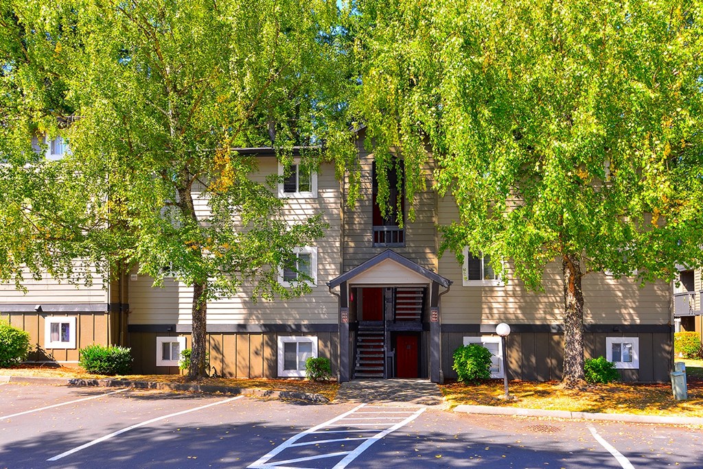 The Reserve at Bucklin Hill Apartments parking lot